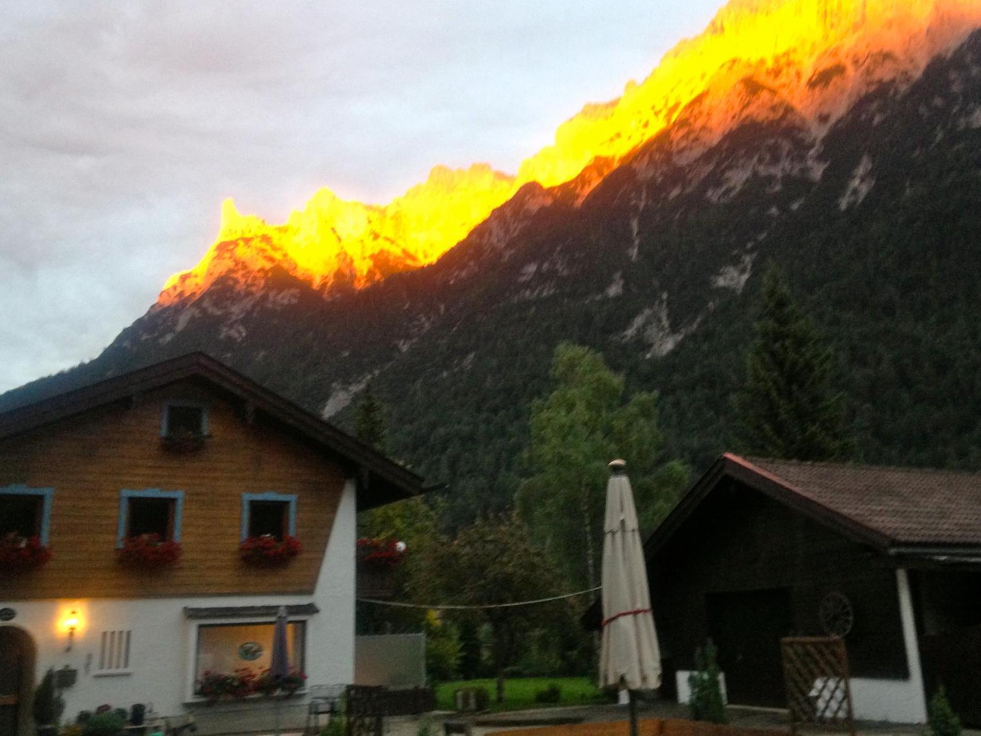 Gaestehaus Edlhuber Mittenwald Exterior foto